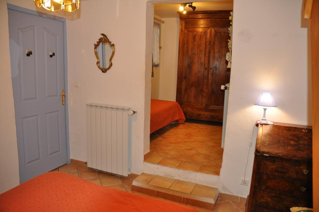 Le Petit Labouret Hotel Revest-du-Bion Exterior foto