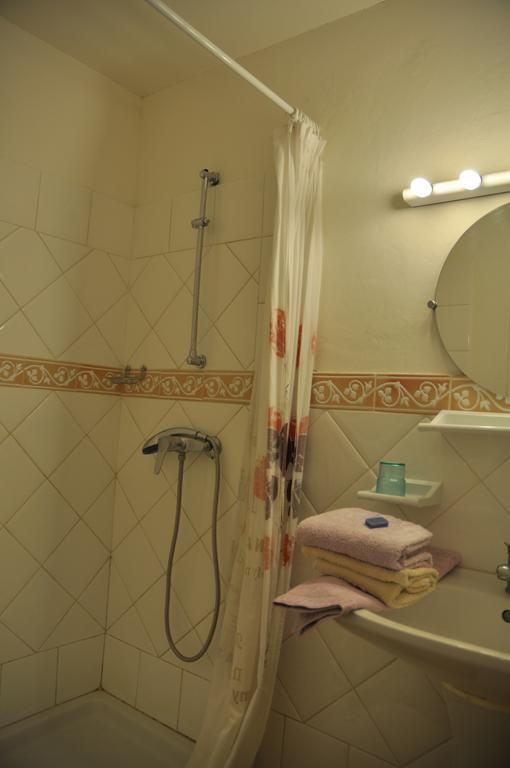Le Petit Labouret Hotel Revest-du-Bion Exterior foto