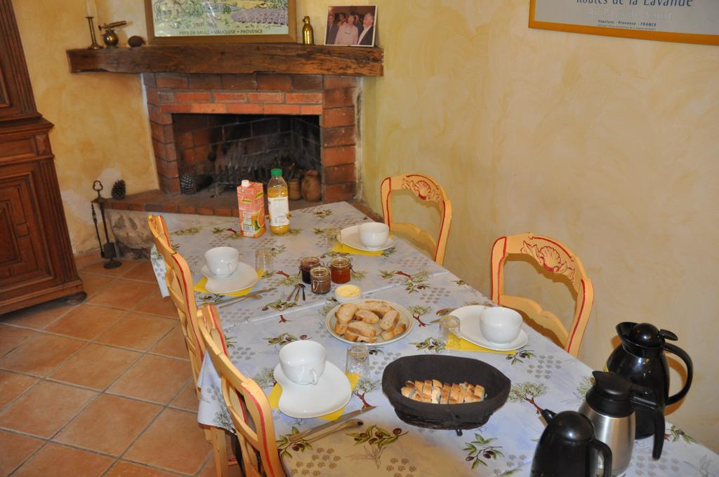 Le Petit Labouret Hotel Revest-du-Bion Exterior foto