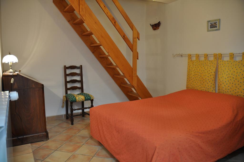 Le Petit Labouret Hotel Revest-du-Bion Exterior foto